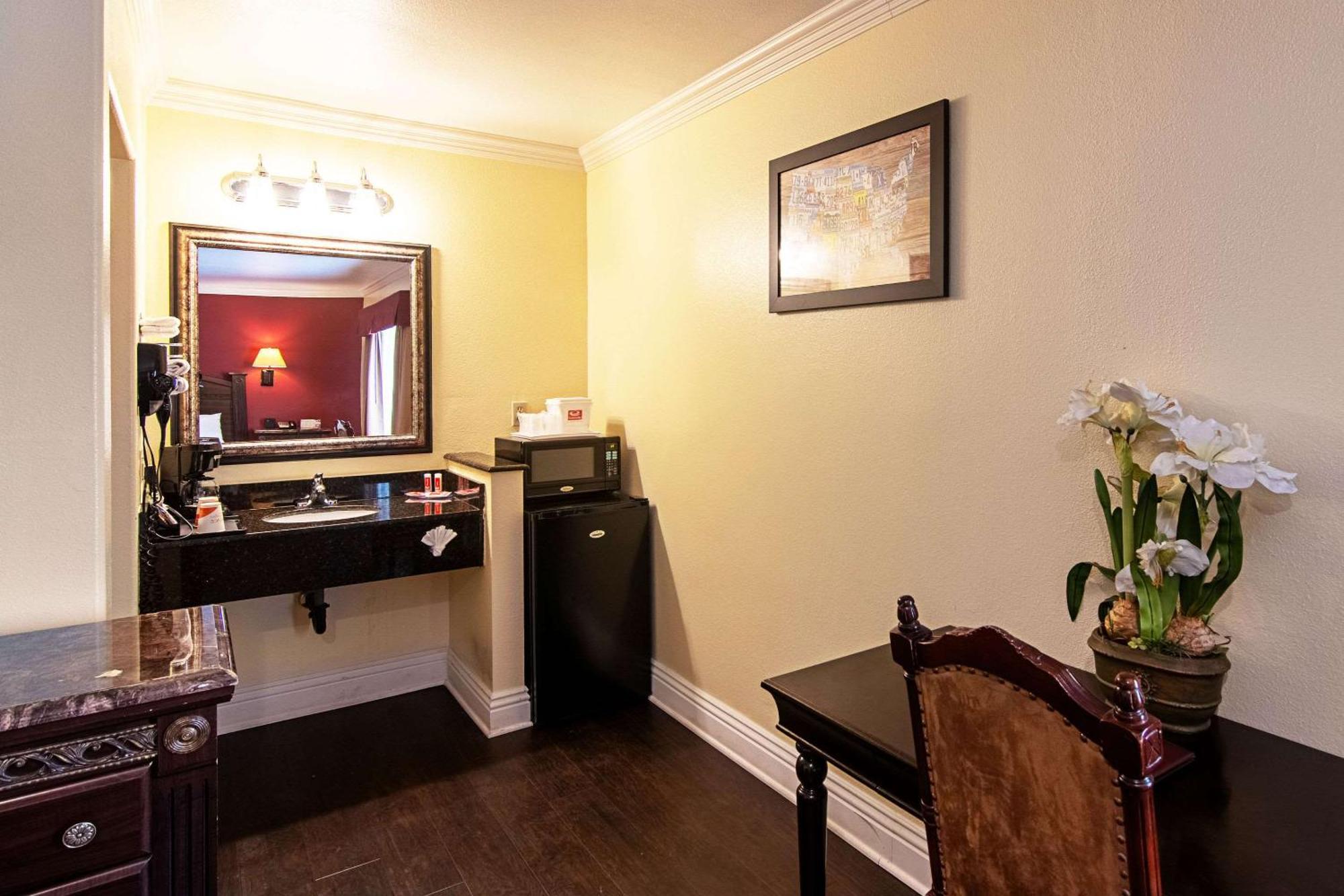 Econo Long I-405 Hotel 2*