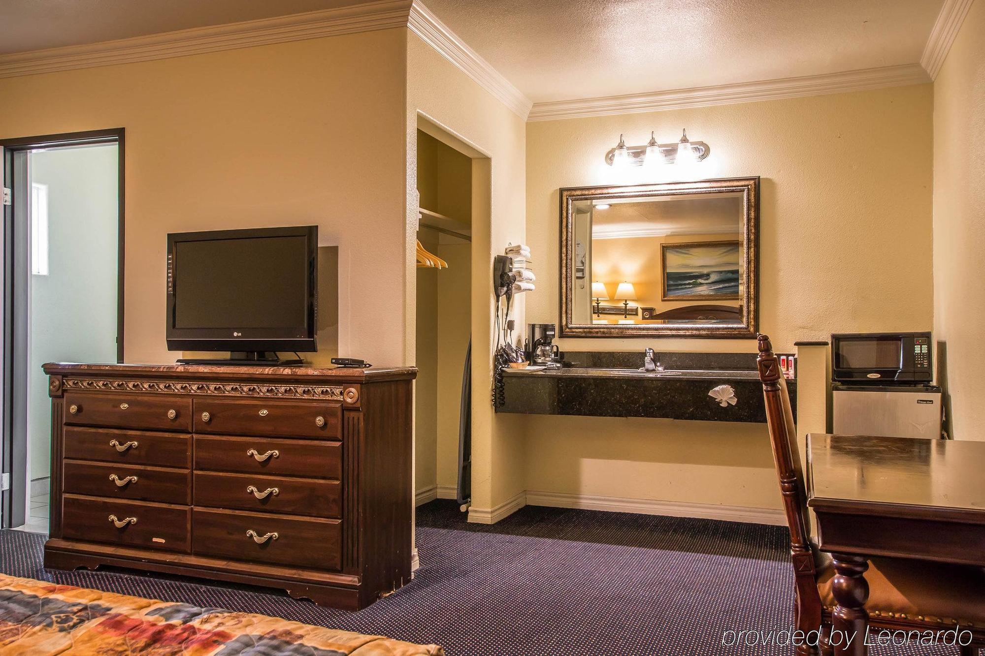Econo Long I-405 Hotel