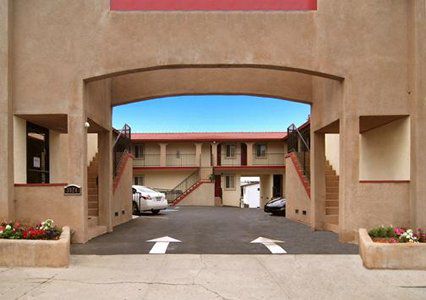 Econo Long Hotel